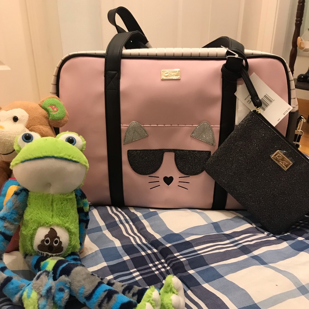 ❌SOLD❌BRAND NEW BETSEY JOHNSON WEEKENDER BAG - Picture 2 of 5